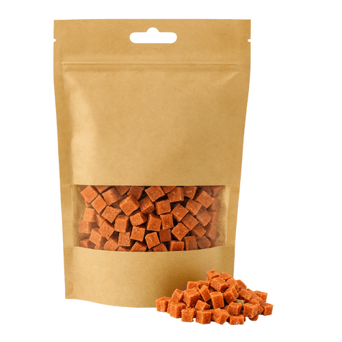 Lachs Würfel Hundesnack im transparenten Beutel, naturgetrocknete Trainingsleckerlis in Würfelform