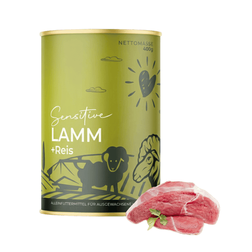 Dose mit Sensitive Nassfutter Lamm und Reis für ausgewachsene Hunde, Produktabbildung mit Fleischstücken